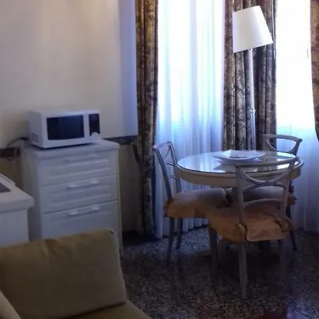 Suites Del Doge شقة فندقية